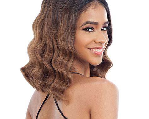 MODEL MODEL LACE FRONT E.O.P 702 WIG